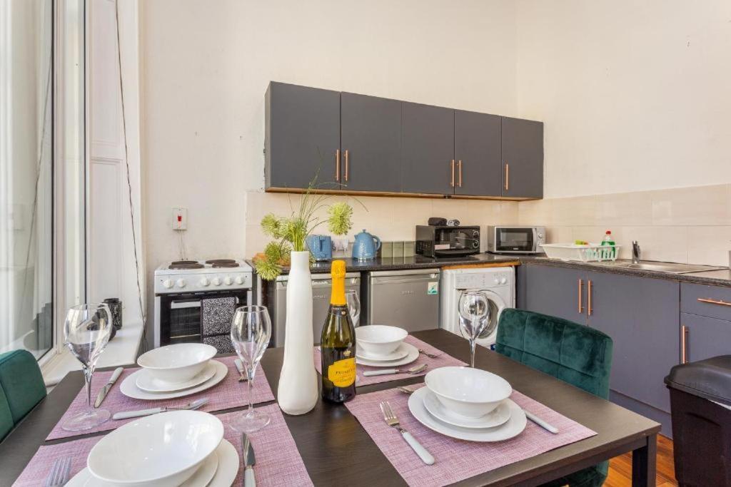 Newcastle'S Most Central Apartment - Sleeps 10 エクステリア 写真