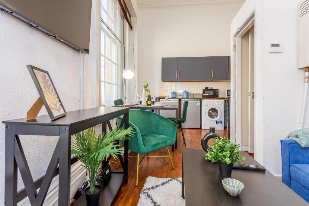 Newcastle'S Most Central Apartment - Sleeps 10 エクステリア 写真