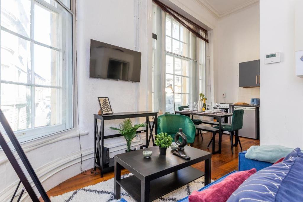 Newcastle'S Most Central Apartment - Sleeps 10 エクステリア 写真