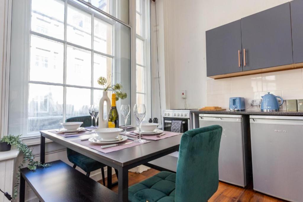 Newcastle'S Most Central Apartment - Sleeps 10 エクステリア 写真