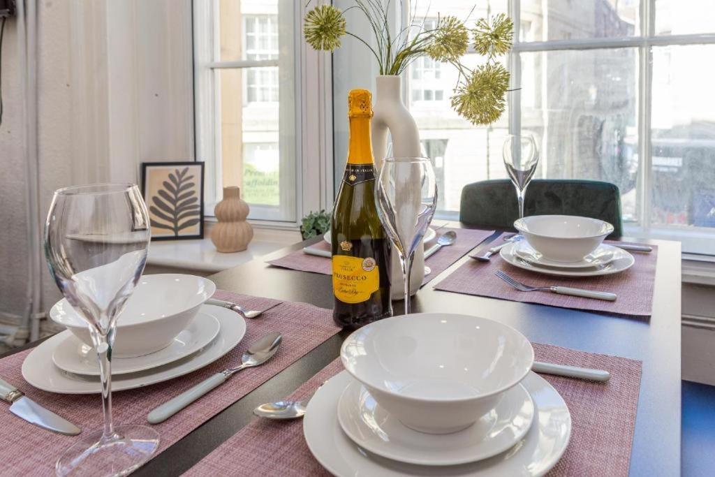 Newcastle'S Most Central Apartment - Sleeps 10 エクステリア 写真