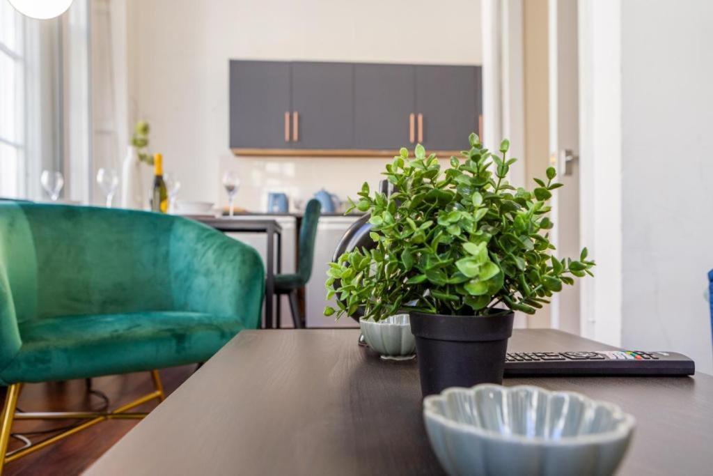 Newcastle'S Most Central Apartment - Sleeps 10 エクステリア 写真